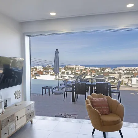 Villa Kypriana Sea Views Walk To & Strip Sleeps 8 Pool *