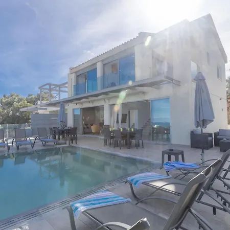 Kypriana Sea Views Walk To & Strip Sleeps 8 Pool