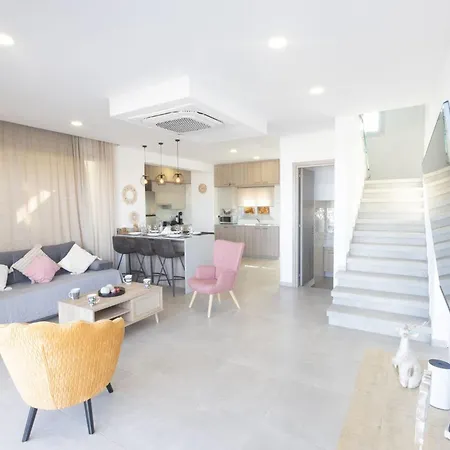 Kypriana Sea Views Walk To & Strip Sleeps 8 Pool *